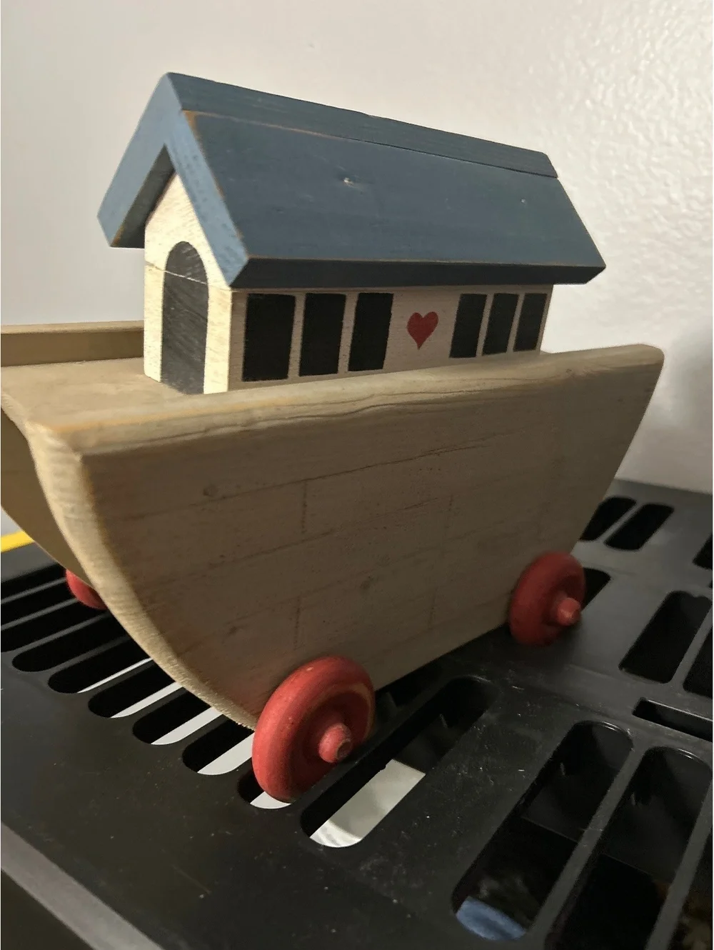 Wooden Noah's Ark Toy with Animals and Heart Detail